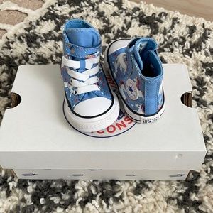 Size 4 unicorn Converse EUC